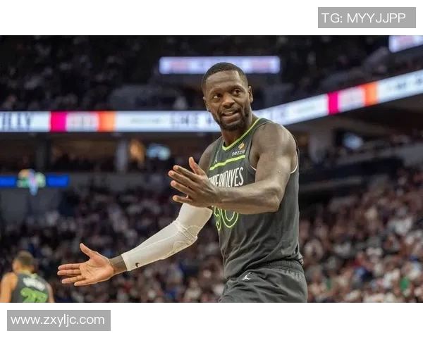 身手全能！兰德尔半场8中5拿到16分5板5助 正负值+7